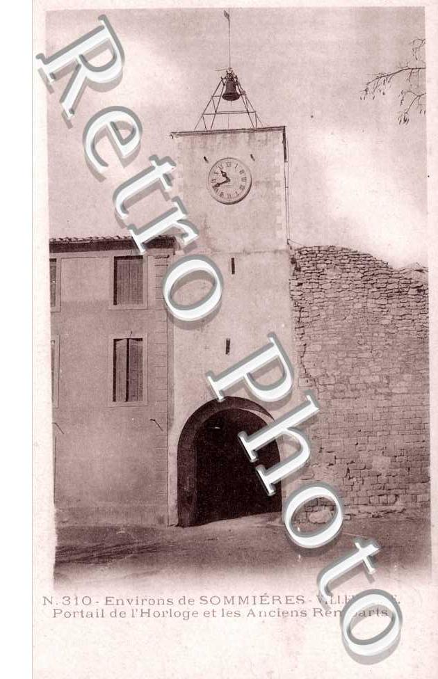 Portail de l&#039;horloge et les anciens remparts