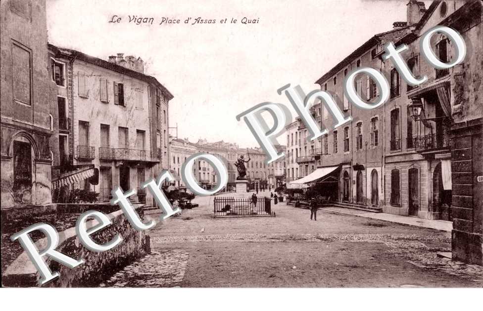 Place d'Assas et le quai