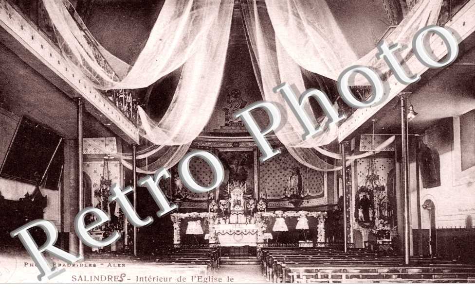 interieur de l&#039;eglise le jour de la benediction des cloches