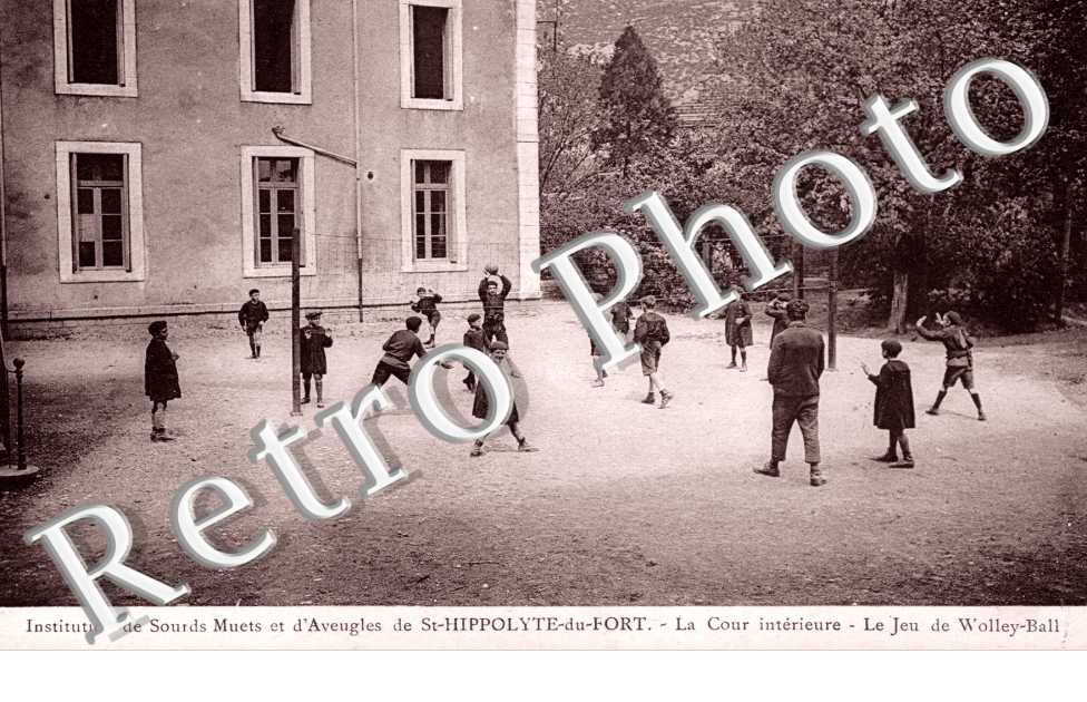 Institution des sourds et muets et d'aveugles - jeu de VOLLEY BALL - RARE