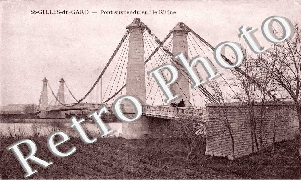 Le pont suspendu sur le Rhone