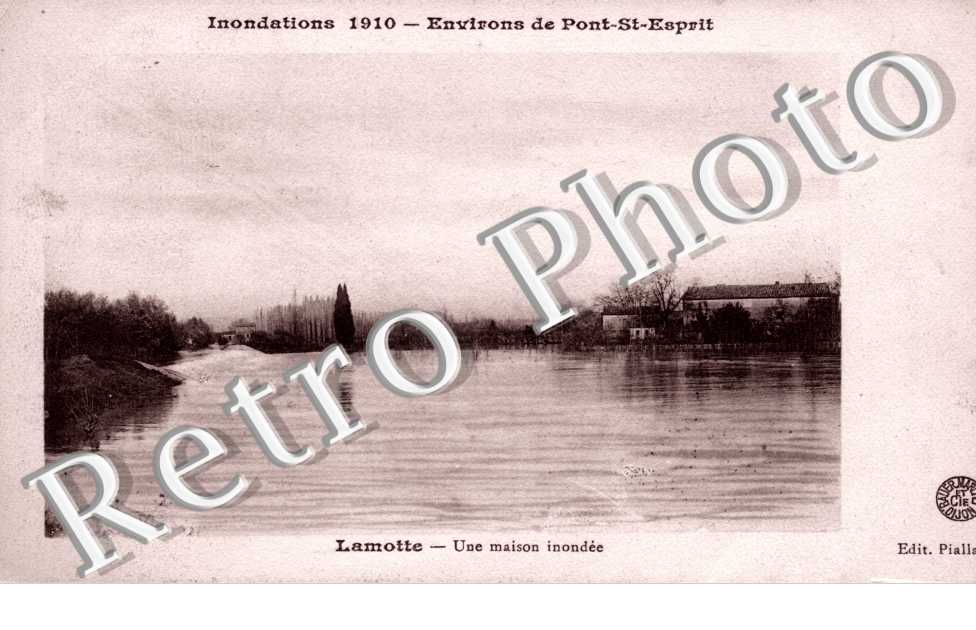 Inondations 1910  -  Environs de Pont-Saint-Esprit  Lamotte Une maison inondee