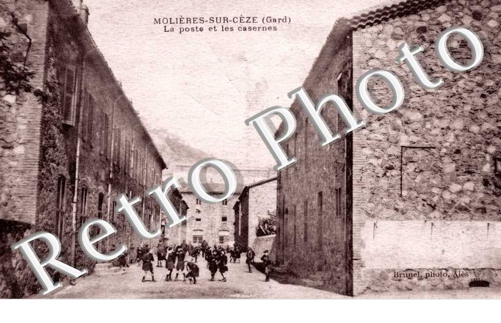 La poste et les casernes