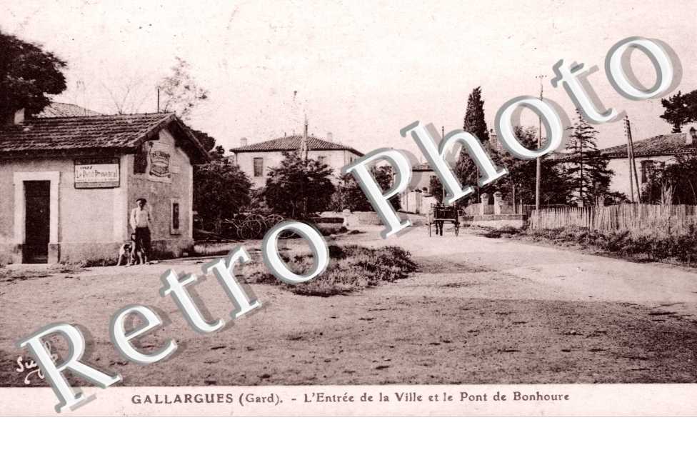 Entree de la ville et le pont de Bonhoure