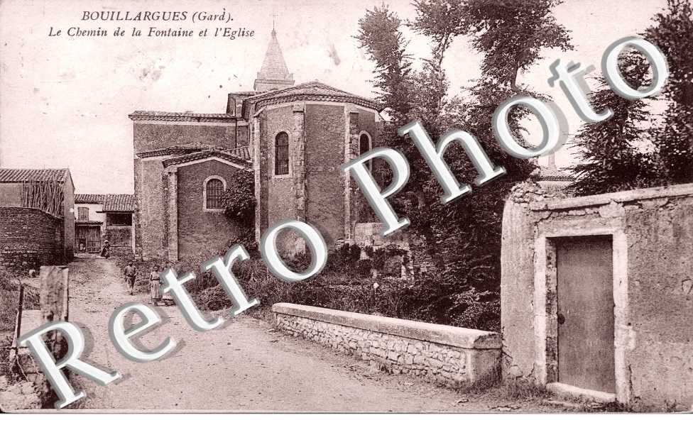 Chemin de la fontaine et l&#039;eglise