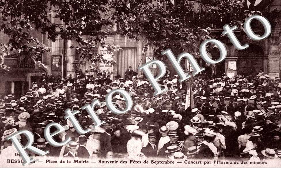 Place de la mairie - souvenir des fetes de septembre - concert par l&#039;harmonie des mineurs