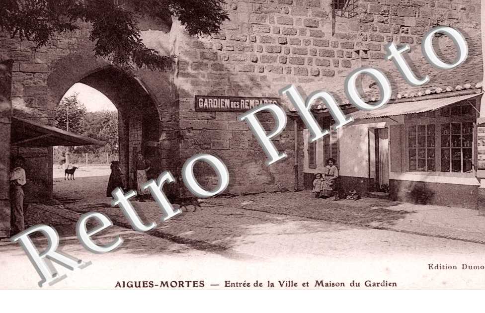 Entree de la ville et maison du Gardien