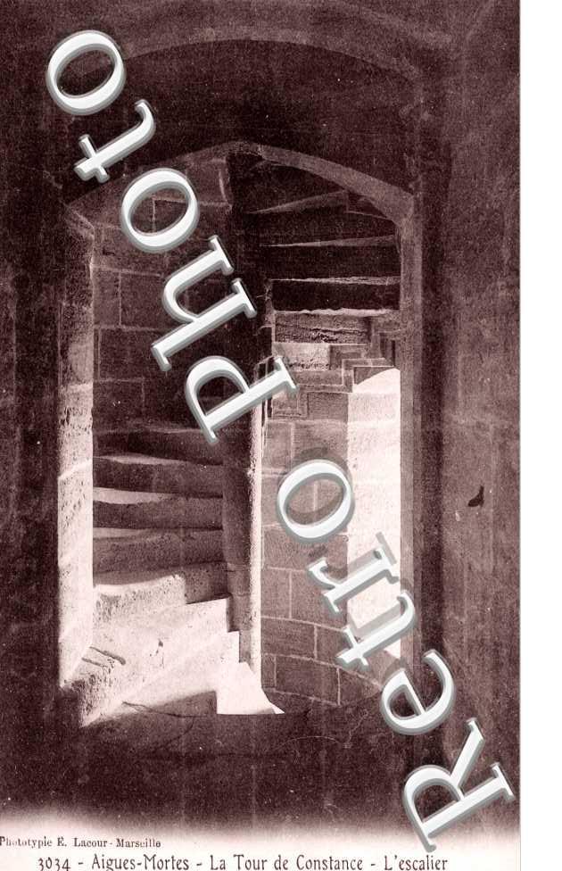 L'escalier - tour de Constance