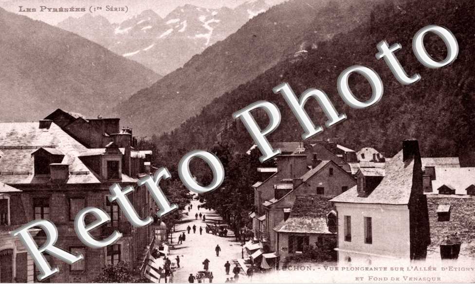 Vue plongeante sur l'Allee d'Etigny et fond de Venasque
