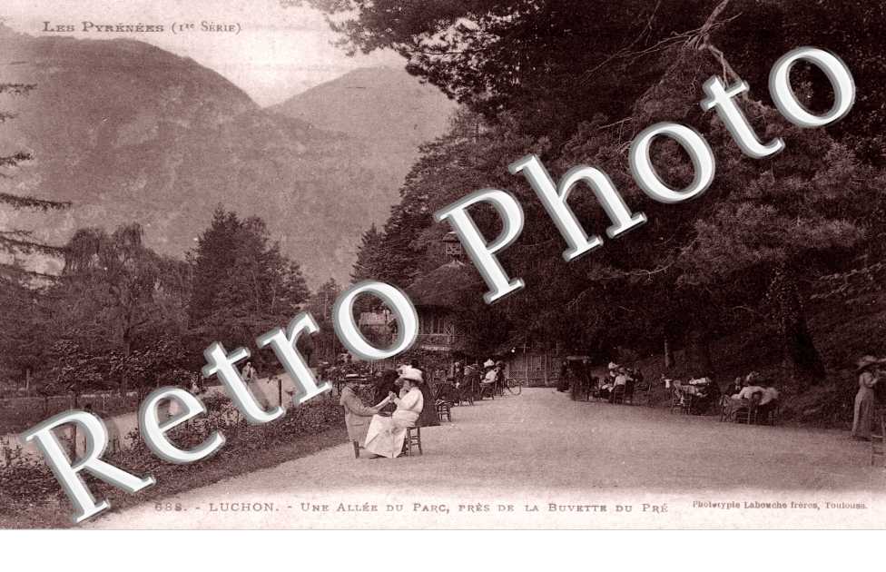 une allée du parc près de la buvette du pré