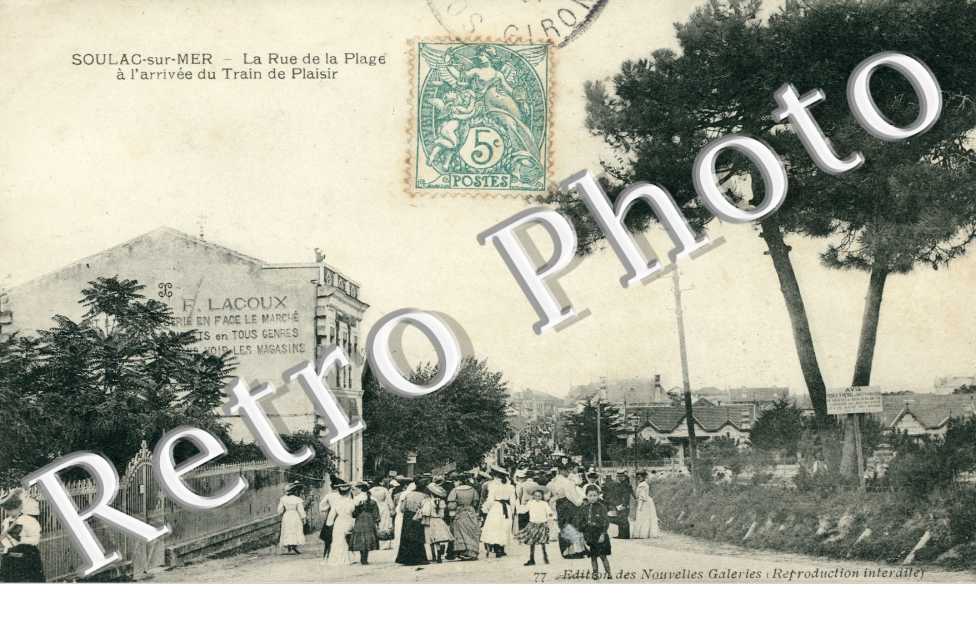 la rue de la plage a l'arrivee du train de plaisir