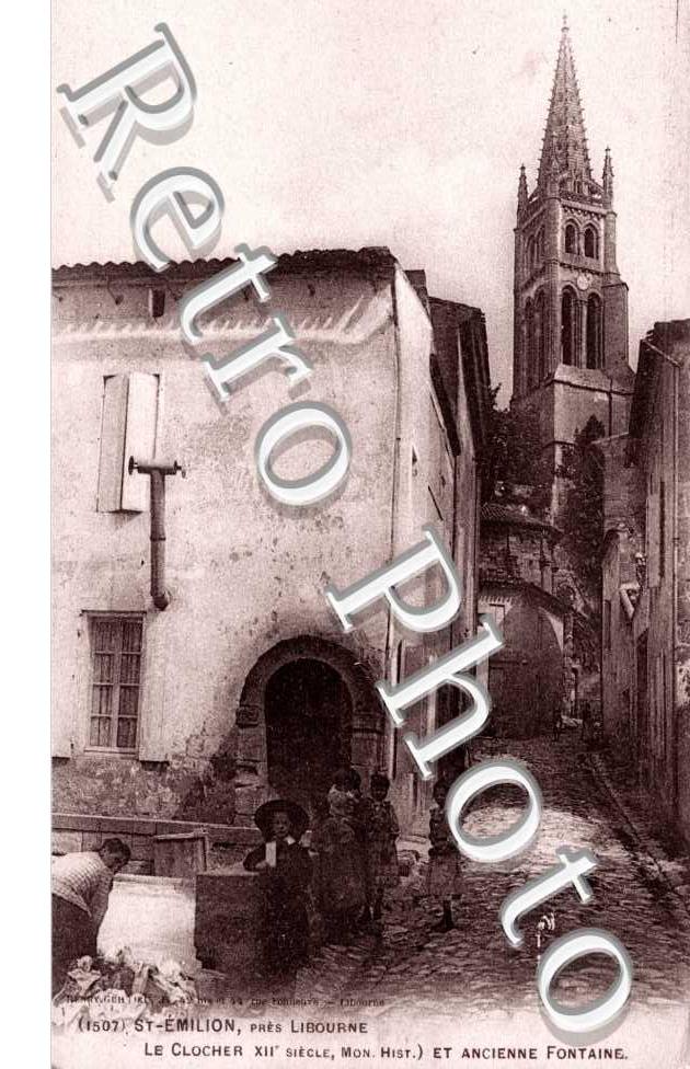 le clocher et ancienne fontaine