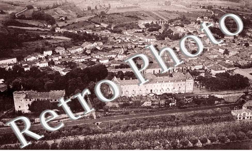 Vue aerienne, le vieux Chateau, le Tribunal