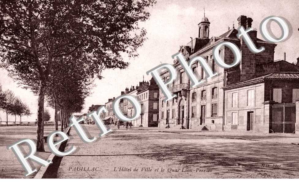 Hotel de ville et le quai Leon perriere