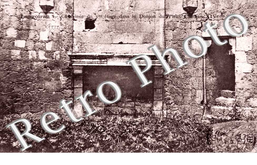 Cheminee du Premier Etage dans le Donjon du Chateau
