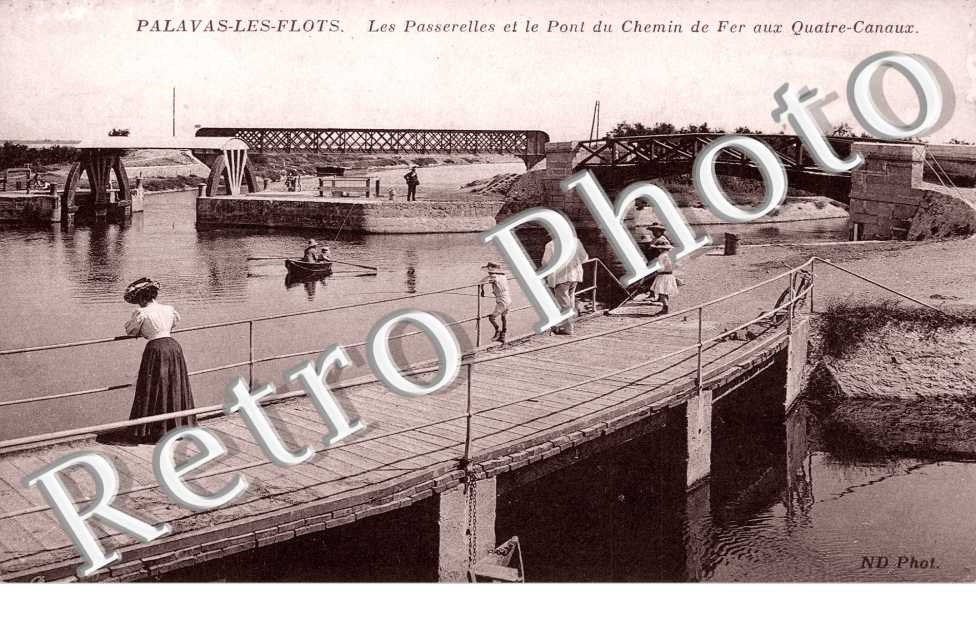les passerelles et le pont du chemin de fer aux Quatre-Canaux