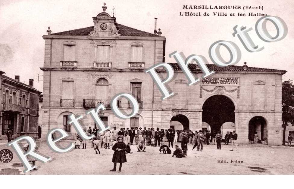 Hotel de ville et les halles