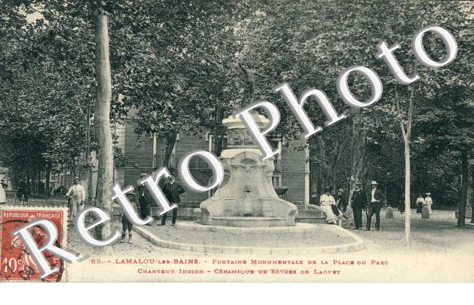 Fontaine monumentale de la place du parc - chanteur indien - ceramique de Sevres de Laovet