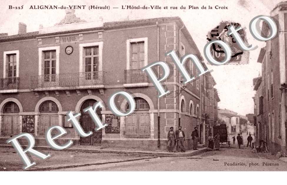 Hotel de Ville et Rue du Plan de la Croix