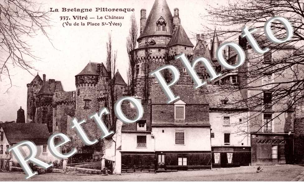 le Chateau  (Vue de la Place Saint Yves)
