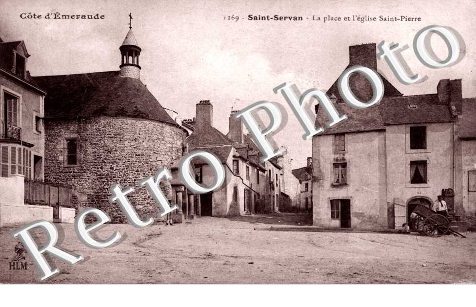 La Place de l'Eglise Saint Pierre
