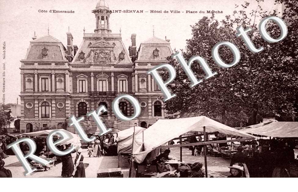 Hotel de ville place du marche