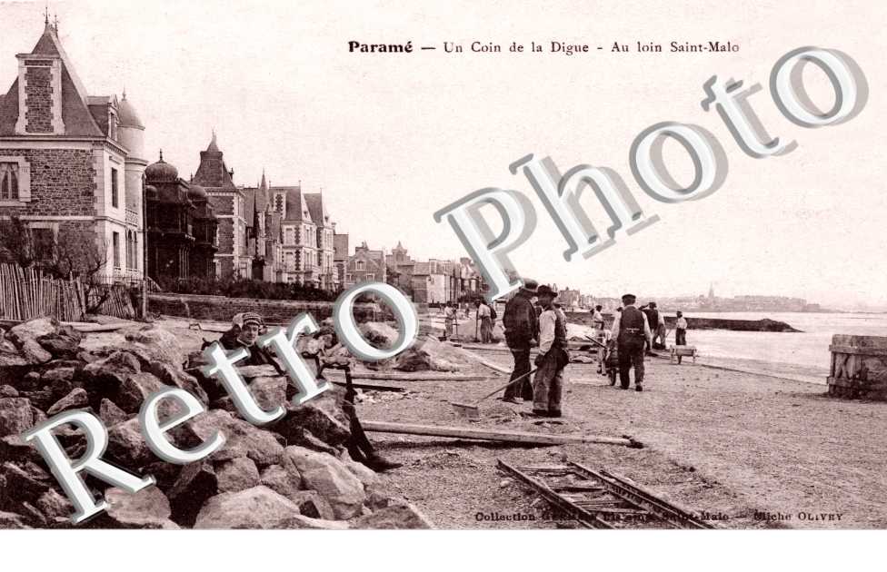 Un coin de la digue - au loin Saint Malo