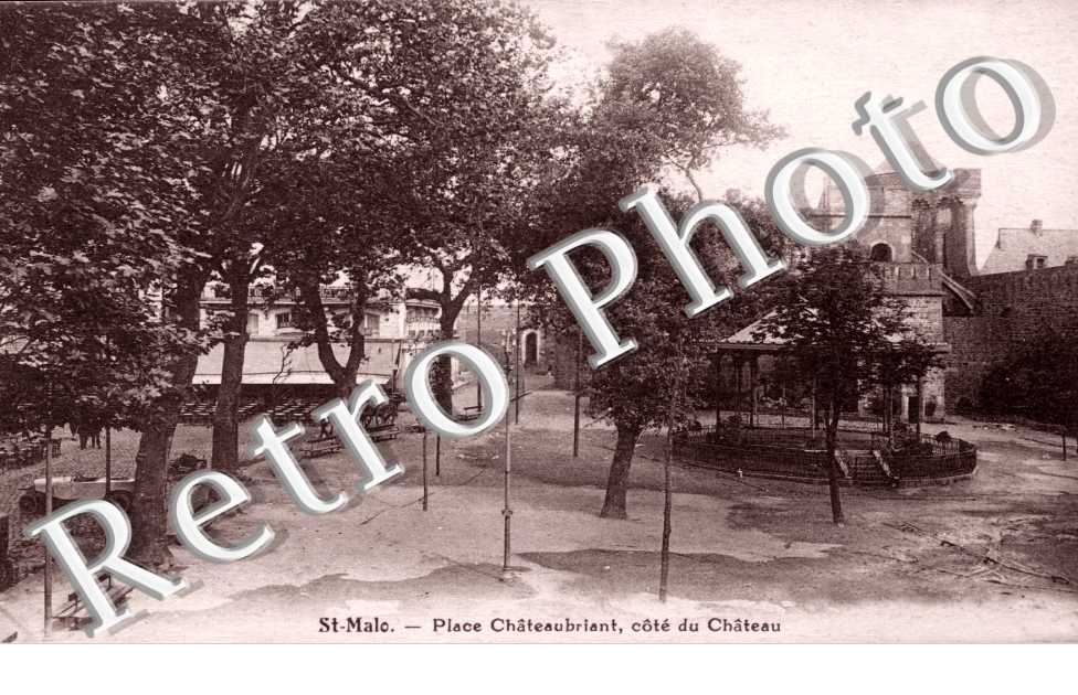 Place chateaubriand cote du Chateau