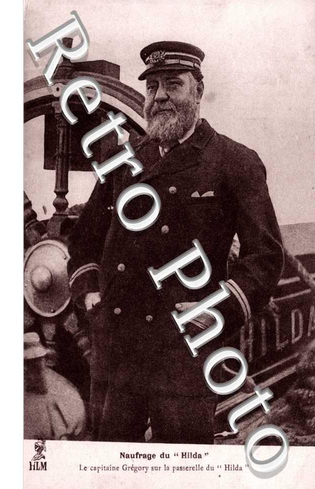 le capitaine Gregory sur la Passerelle du Hilda