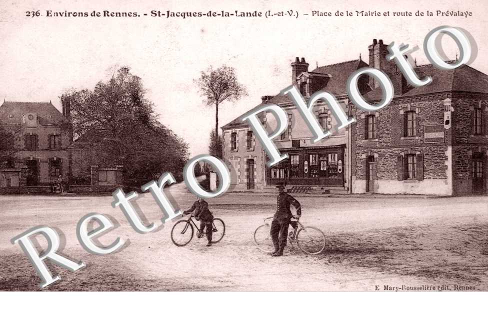 Place de la Mairie et Route de la Prevalaye