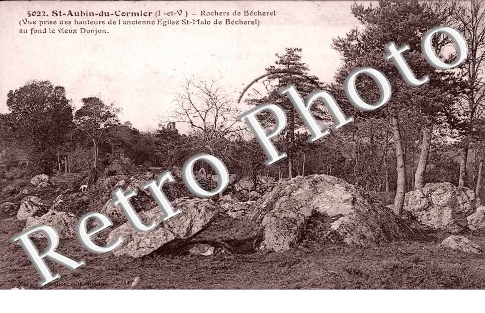 Roche de Becherel - Au fond le Vieux Donjon