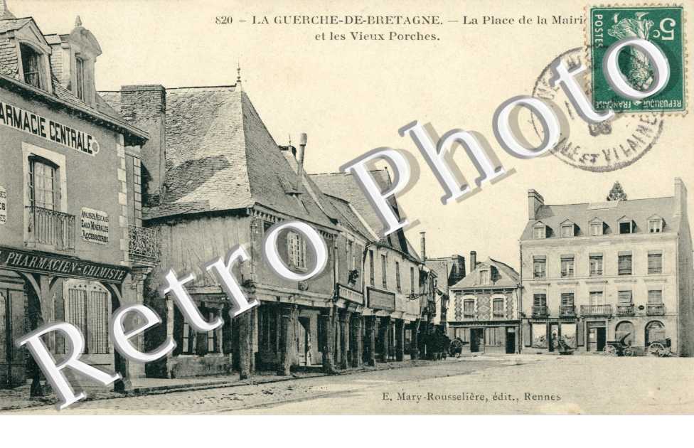 Place de la Mairie et les Vieux Porches