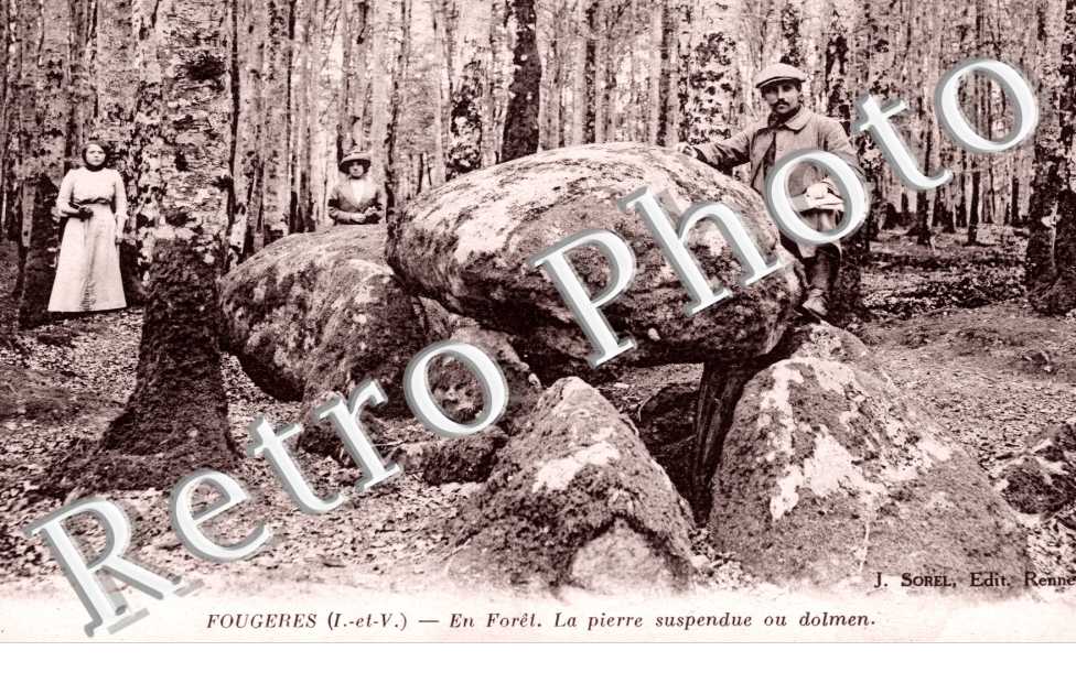 en foret, la pierre suspendue ou dolmen