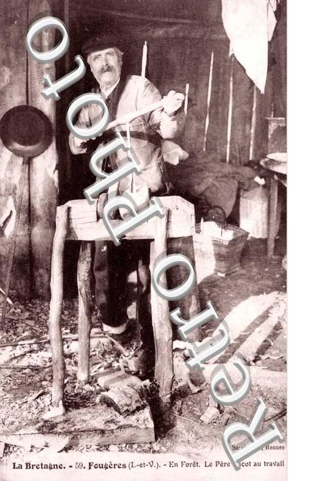 En foret, le Pere Tacot au travail