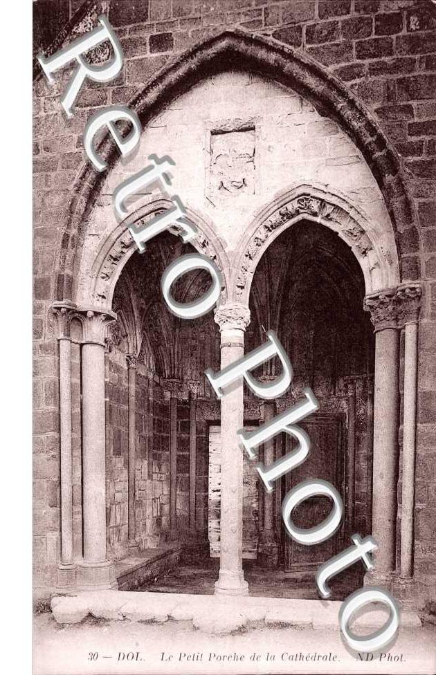 le petit Porche de la Cathedrale