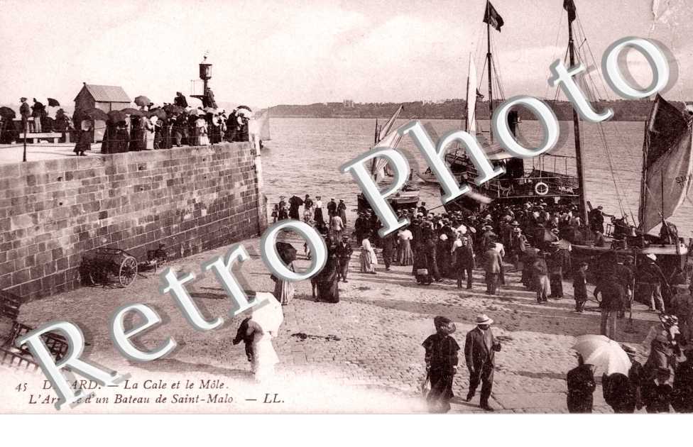 La Cale et le Mole, arrivee d'un bateau de St Malo