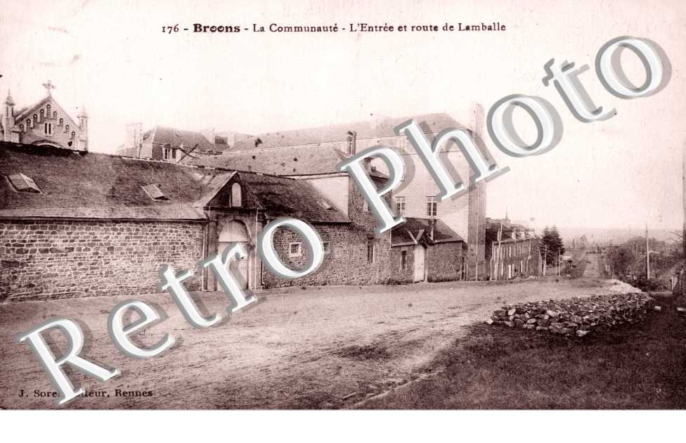 Broons, la communaute, l&#039;entree et route de Lamballe