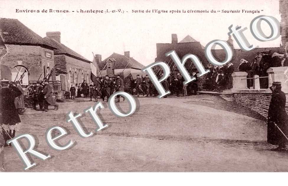 Sortie de l'Eglise apres la ceremonie du Souvenir Francais