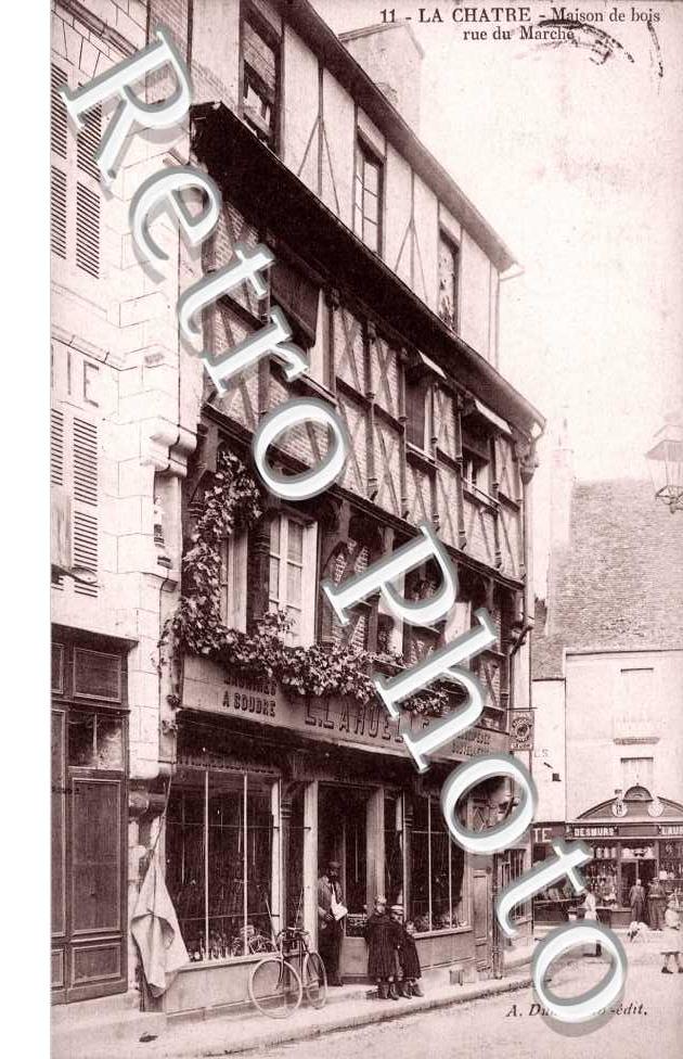 maison de bois , rue du marche