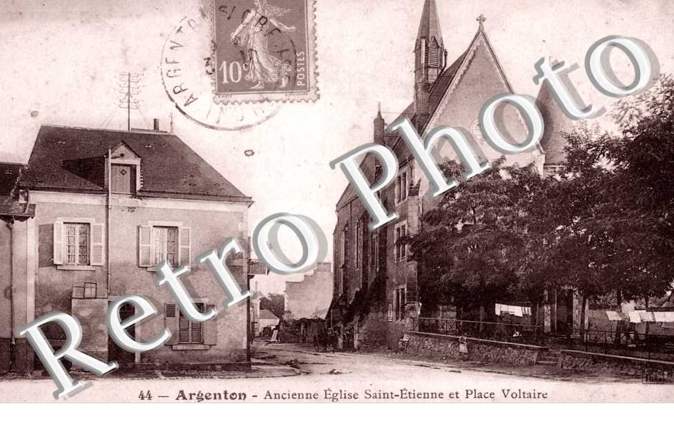 Ancienne Eglise Saint-Etienne et Place Voltaire