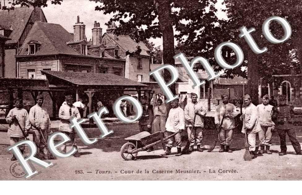 cour de la caserne - la corvee