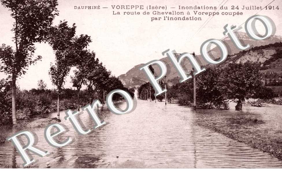 Inondations du 24 juillet 1914, la route coupee