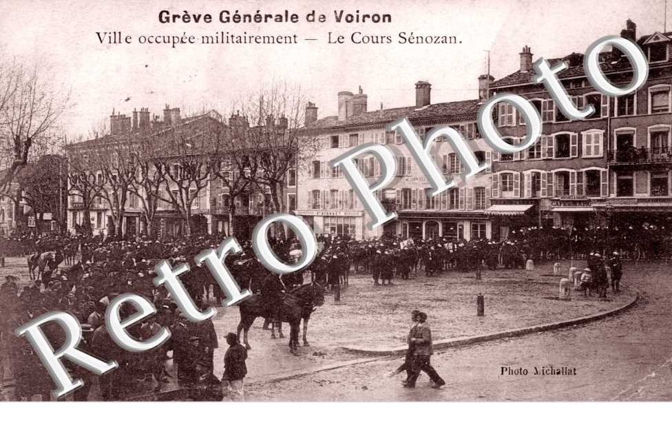 Ville occupee militairement, le Cours Senozan, Greve Generale de Voiron