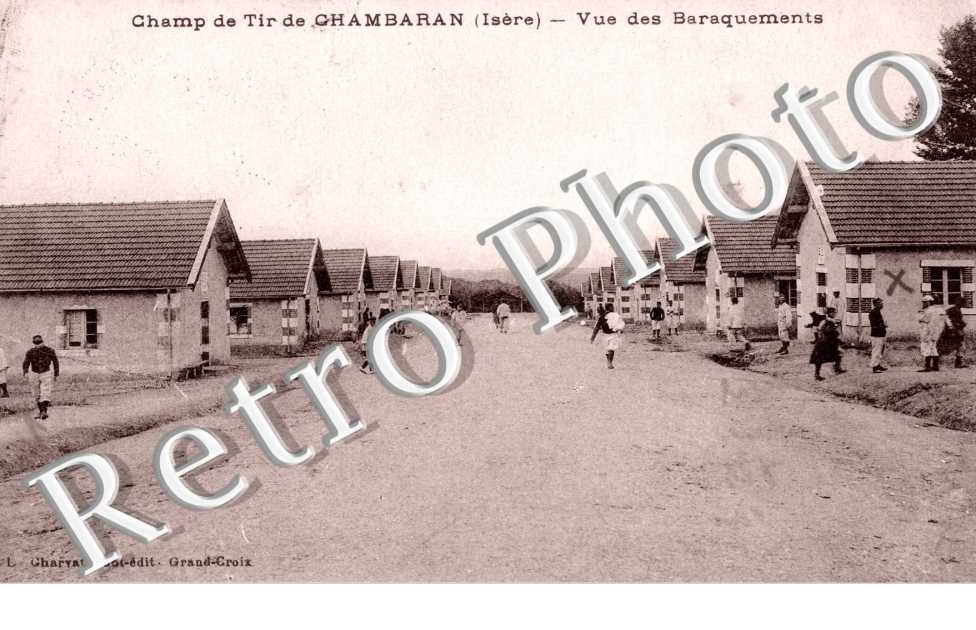 Champ de tie de Chambaran - vue des baraquements