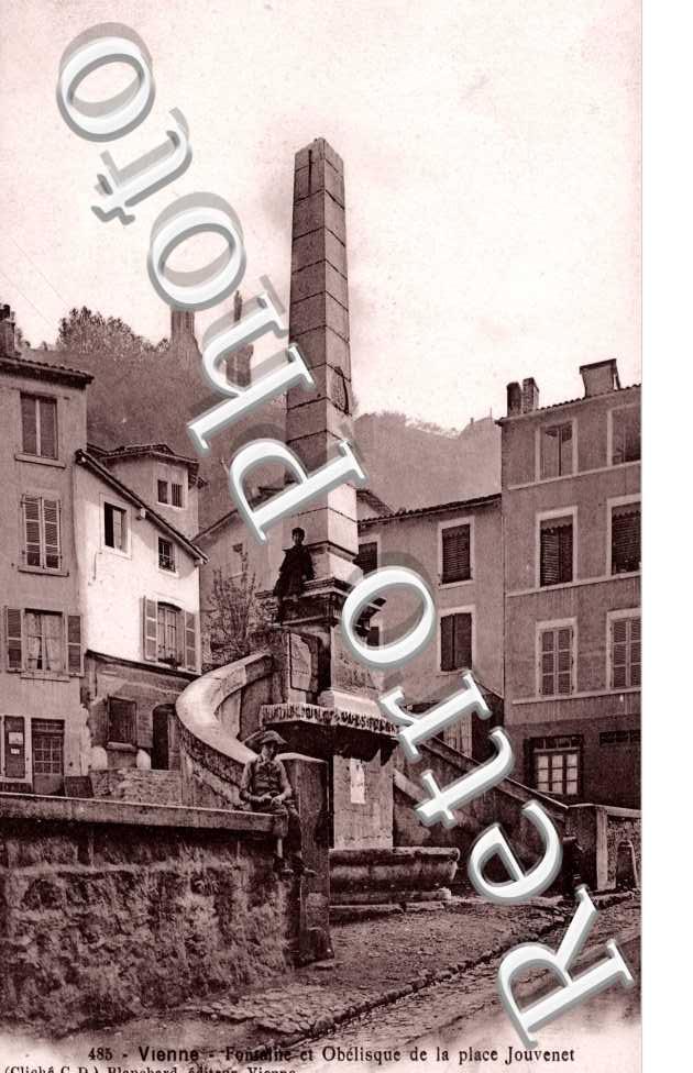 Fontaine et Obelisque de la Place Jouvenet