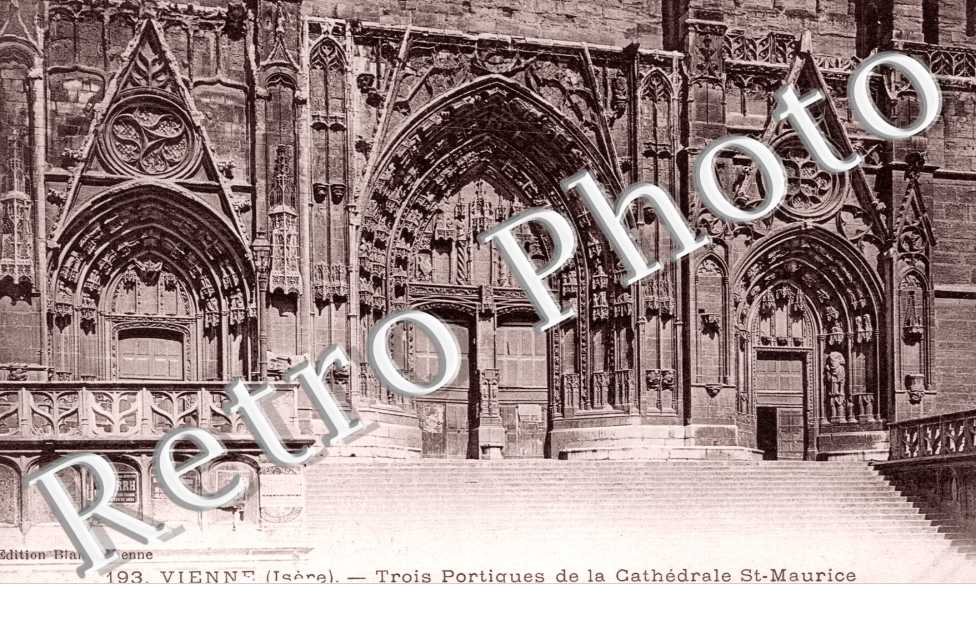 la Cathedrale Saint-Maurice Trois portiques