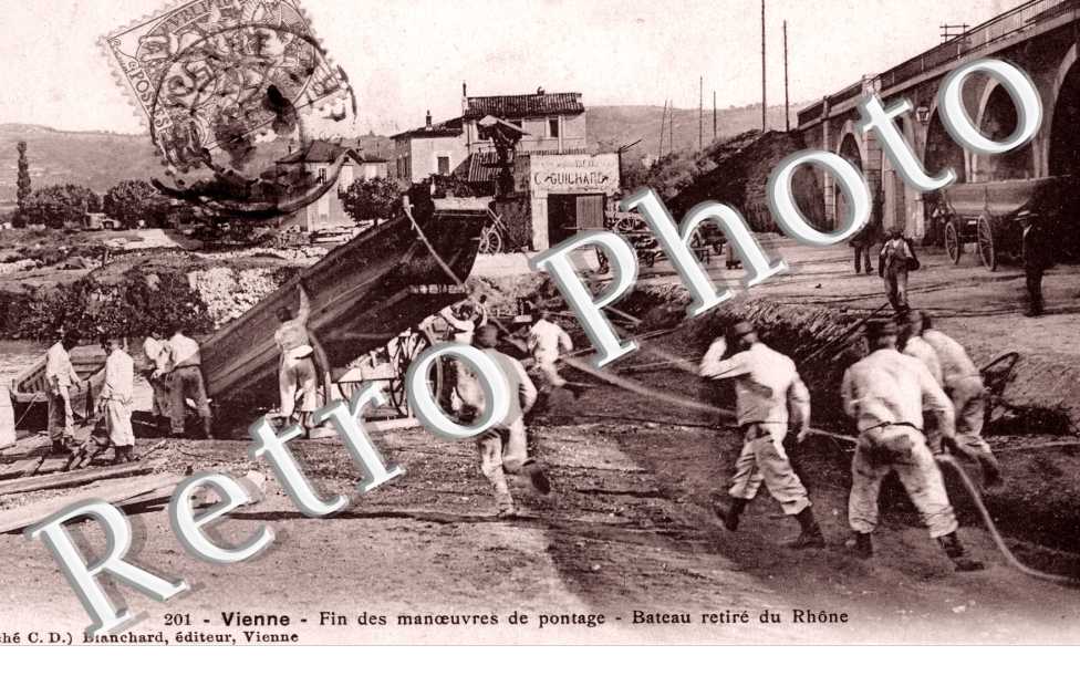 Fin des Manoeuvres de pontage, Bateau retire du Rhone