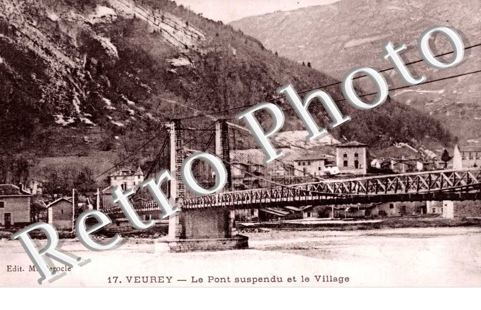 Le Pont suspendu et le Village