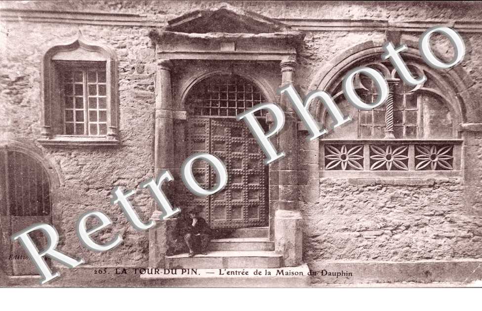 l'entree de la Maison du Dauphin