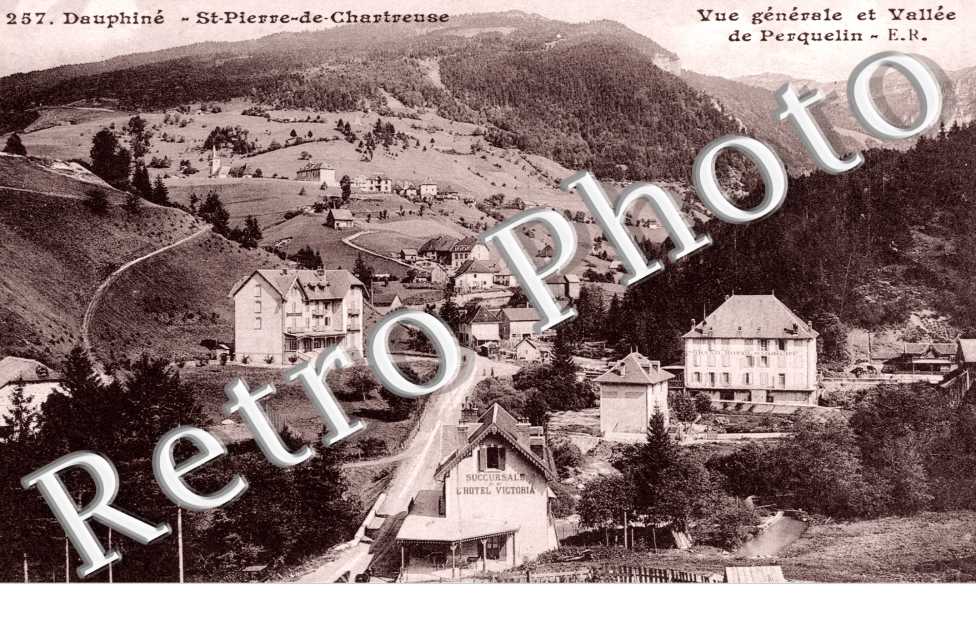 Vue generale et vallée de Perquelin